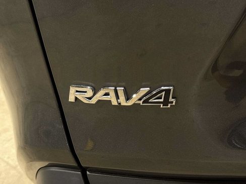 Certified 2022 Toyota RAV4 LE AWD/4WD image 24