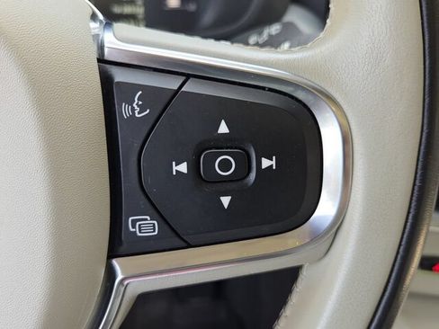 Used 2019 Volvo XC60 T6 Momentum w/ Premium Package AWD/4WD image 23