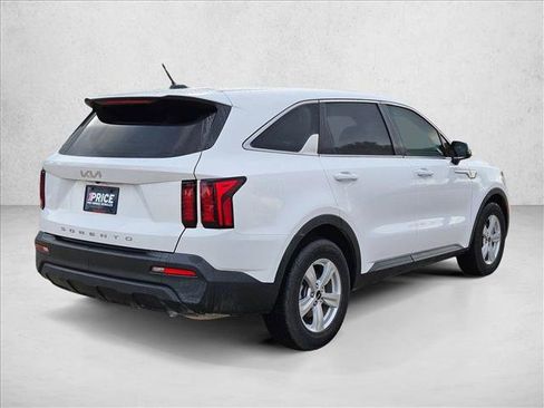 Used 2022 Kia Sorento LX image 5