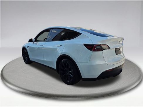 Used 2024 Tesla Model Y Long Range AWD/4WD image 16