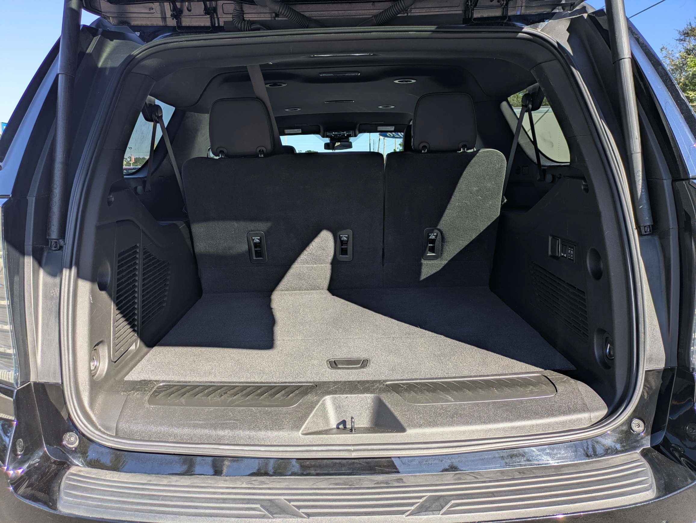 Used 2026 Chevrolet Suburban LT w/ Comfort Package AWD/4WD image 12