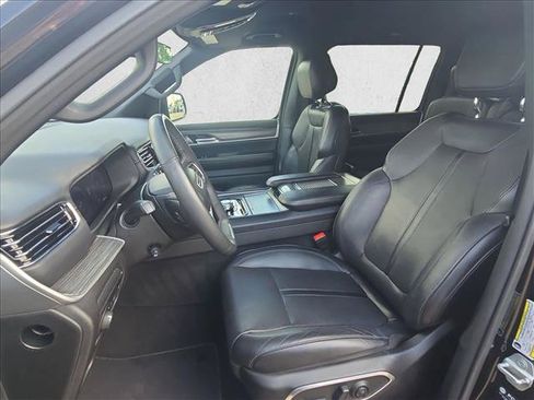 Used 2023 Jeep Wagoneer L Series II AWD/4WD image 16