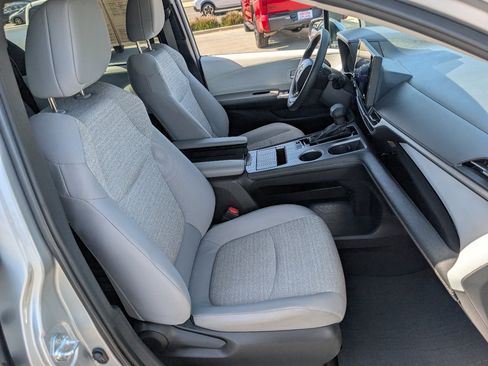 Used 2025 Toyota Sienna LE FWD image 9