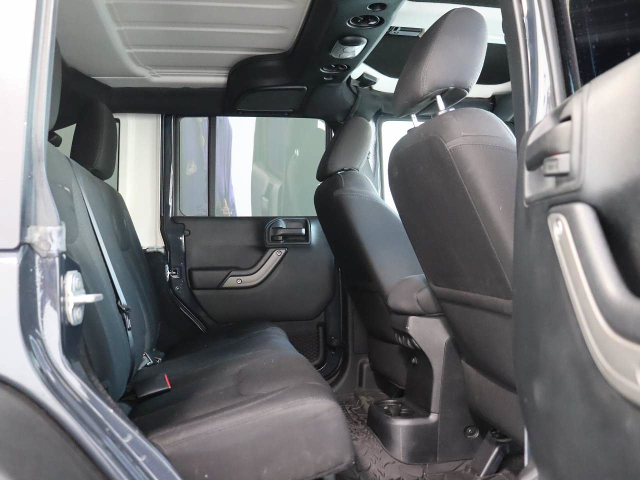 Used 2016 Jeep Wrangler Unlimited Sport w/ Quick Order Package 24S AWD/4WD image 17
