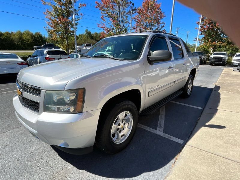 Used 2012 Chevrolet Avalanche LT AWD/4WD image 3