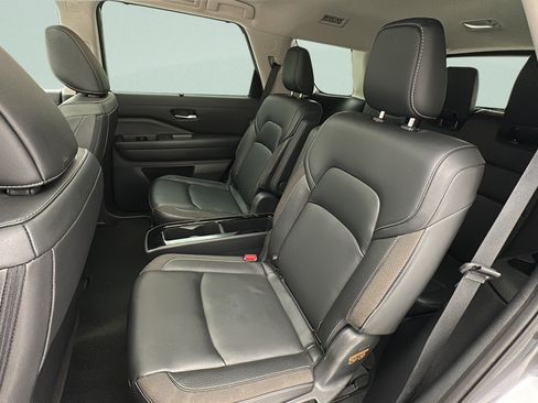 Used 2023 Nissan Pathfinder SL w/ SL Premium Package AWD/4WD image 10