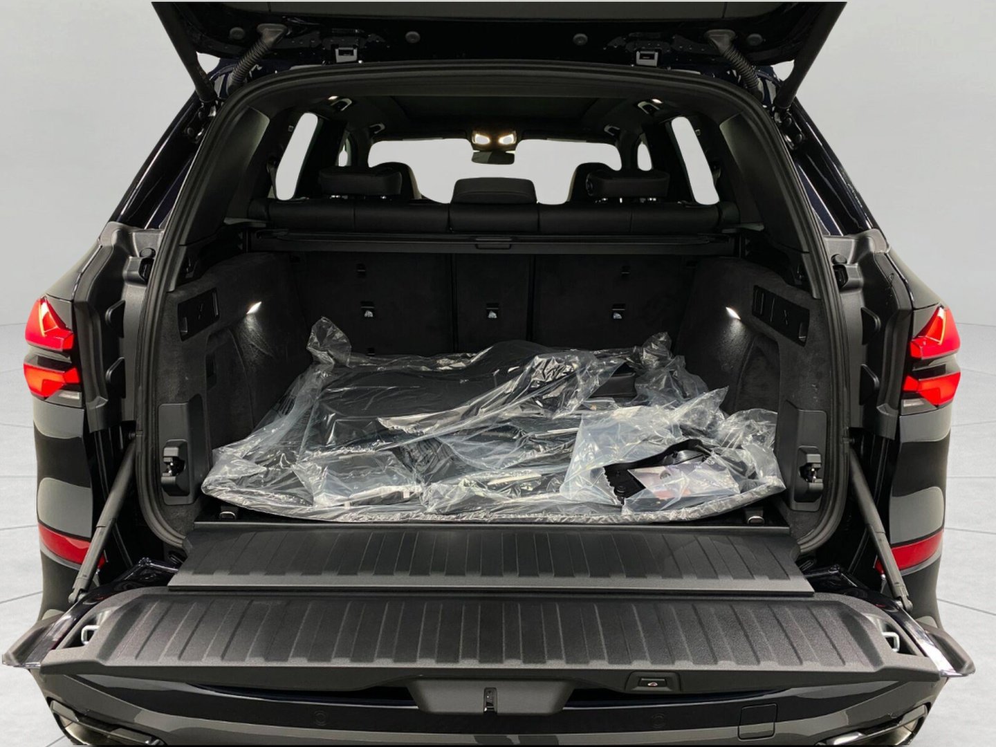 New 2026 BMW X5 xDrive40i w/ M Sport Package AWD/4WD image 7