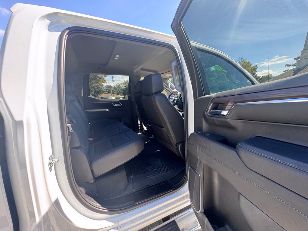 Used 2023 GMC Sierra 1500 SLT w/ SLT Premium Package AWD/4WD image 17