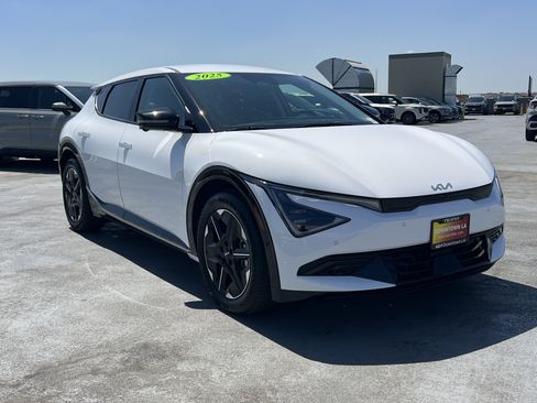 Used 2025 Kia EV6 Wind RWD image 10
