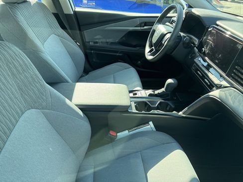 Used 2025 Toyota Camry LE image 5