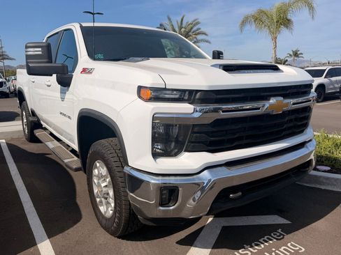 Used 2024 Chevrolet Silverado 2500 LT AWD/4WD image 8