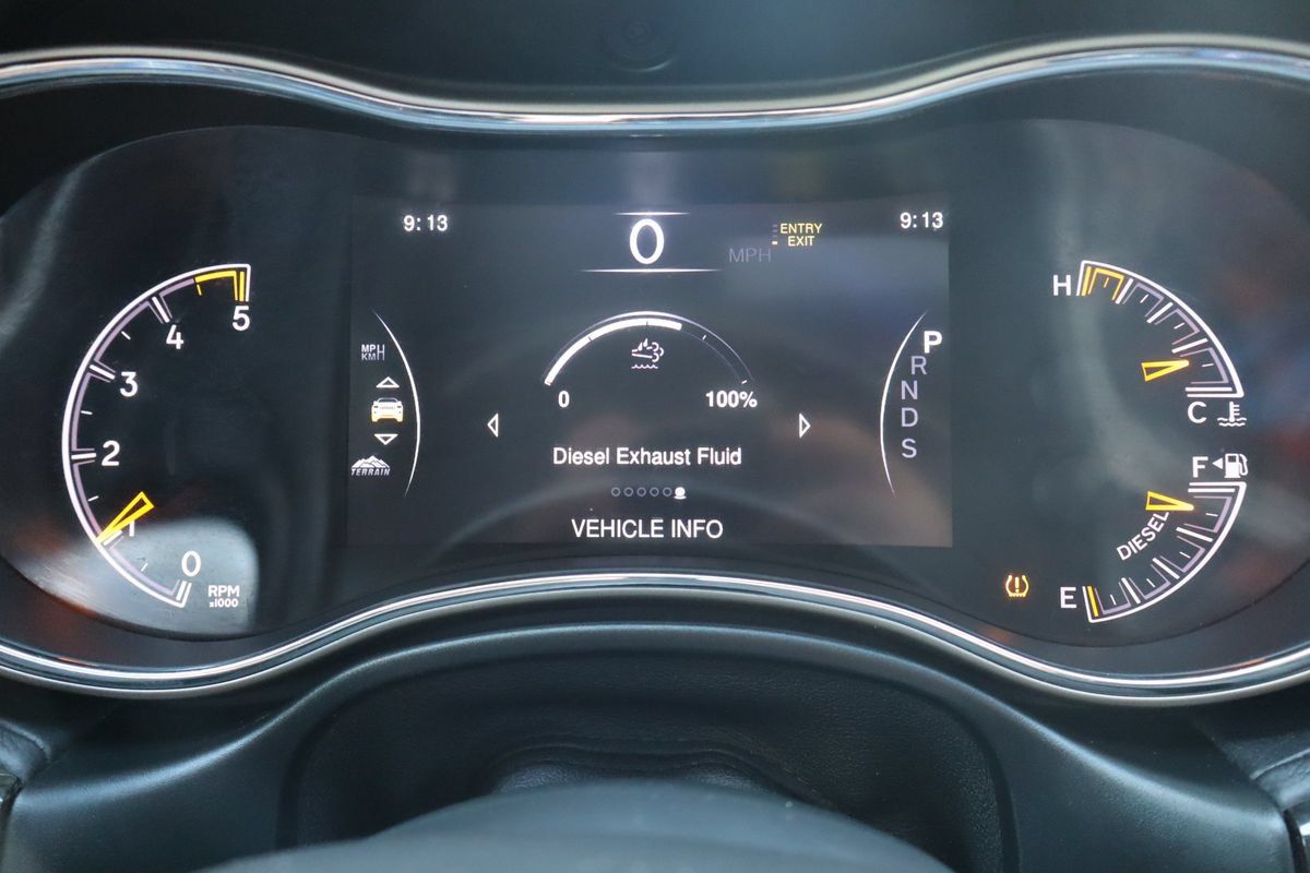 Used 2014 Jeep Grand Cherokee Overland w/ Advanced Technology Group AWD/4WD image 33
