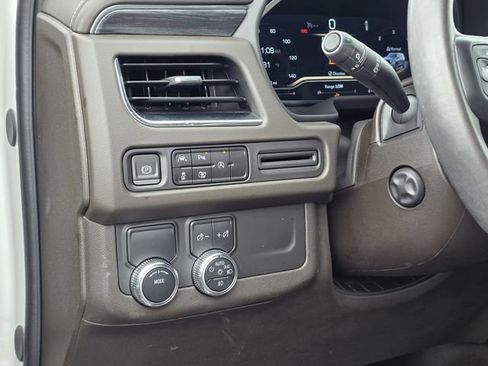 Used 2023 GMC Yukon XL SLT w/ SLT Premium Package RWD image 19