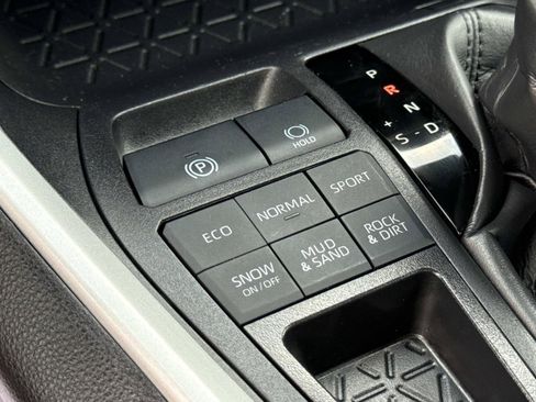 Used 2025 Toyota RAV4 XLE AWD/4WD image 27