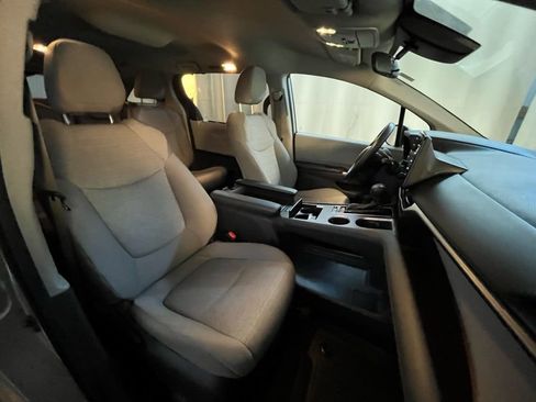 Used 2022 Toyota Sienna LE image 11
