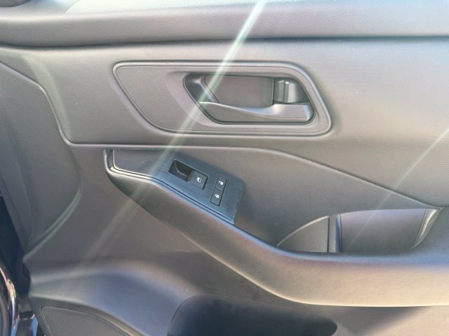 Used 2024 Nissan Rogue S FWD image 16