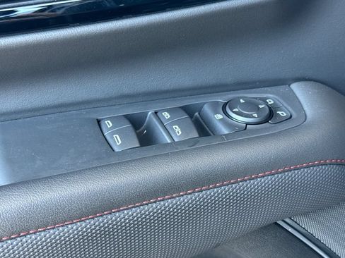 Used 2026 Chevrolet Suburban RST RWD image 18