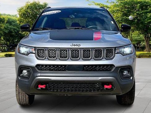 Used 2023 Jeep Compass Trailhawk AWD/4WD image 3