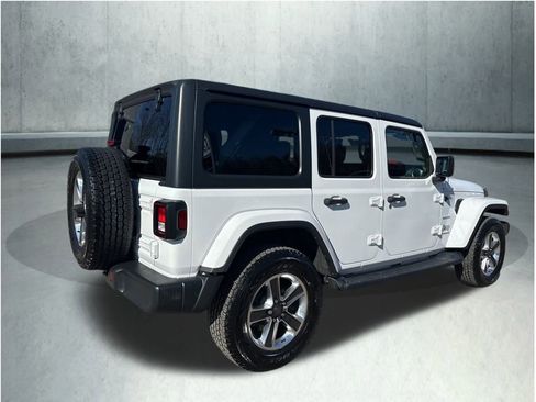 Used 2018 Jeep Wrangler Unlimited Sahara image 10