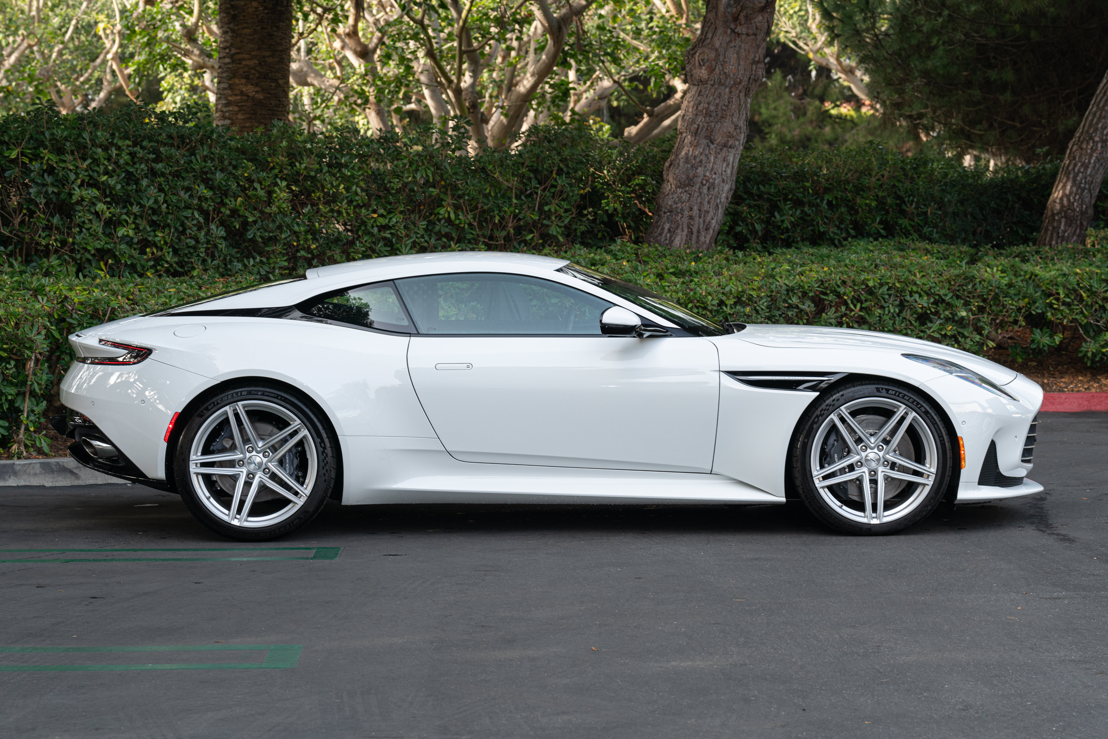 Used 2024 Aston Martin DB12 Coupe RWD image 26