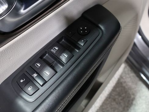 Used 2021 Chrysler Voyager LX image 14