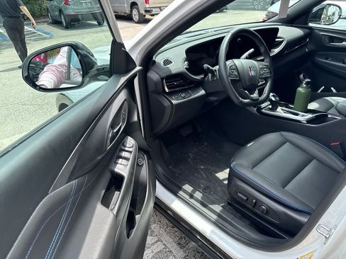 Used 2024 Buick Envista Sport Touring w/ Convenience I Package FWD image 4