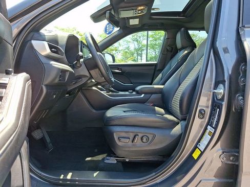 Used 2022 Toyota Highlander XSE AWD/4WD image 16