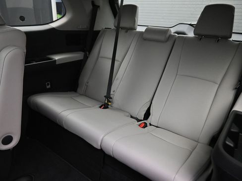 Used 2025 Toyota Grand Highlander AWD image 12