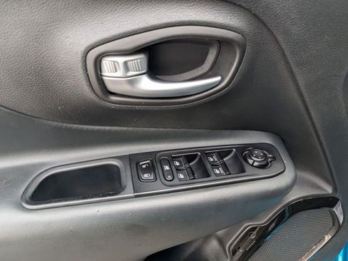 Used 2022 Jeep Renegade Altitude w/ Convenience Group image 22