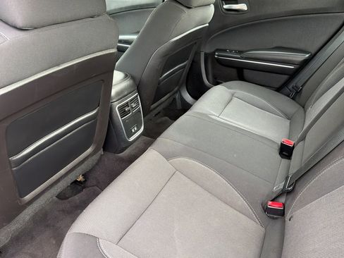 Used 2015 Dodge Charger SE w/ Sport Appearance Group image 12