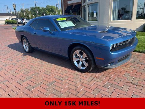 Used 2022 Dodge Challenger SXT w/ Driver Convenience Group image 5