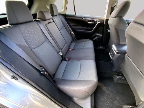 Used 2025 Toyota RAV4 XLE AWD/4WD image 19