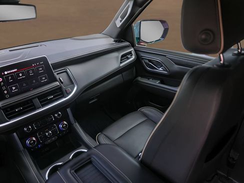 Used 2023 GMC Yukon SLT w/ SLT Luxury Package RWD image 28