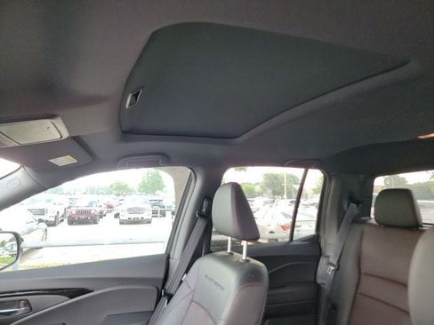 Used 2025 Honda Ridgeline Black Edition image 11