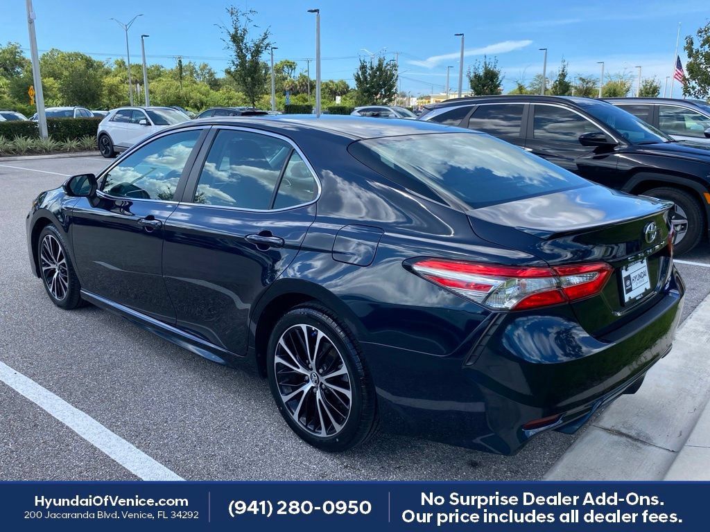 Used 2018 Toyota Camry SE FWD image 9