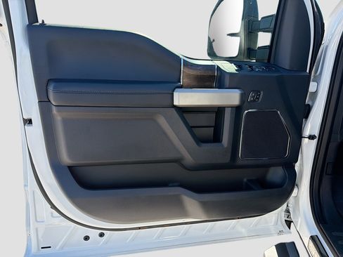 Used 2022 Ford F250 Lariat w/ Black Appearance Package image 20