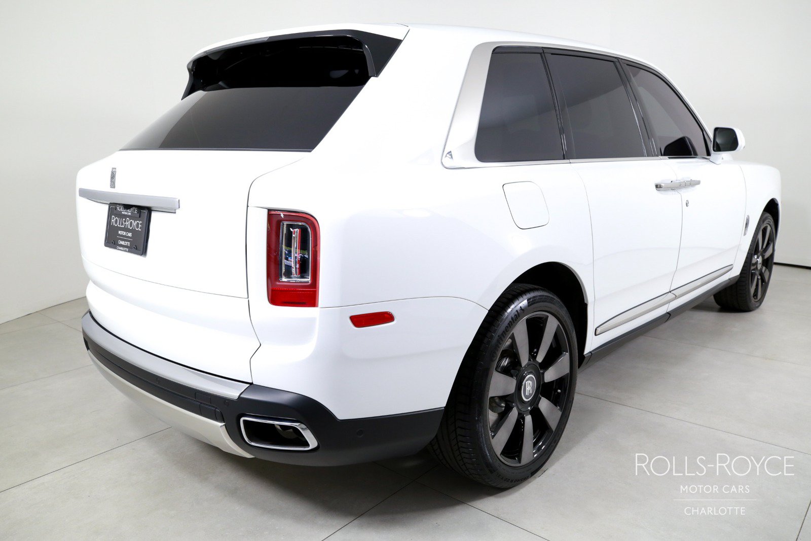 Used 2024 Rolls-Royce Cullinan AWD/4WD image 2