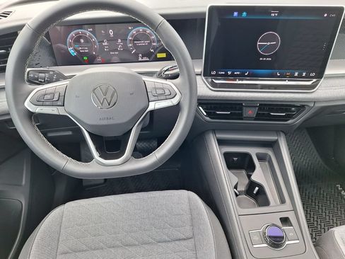 New 2026 Volkswagen Tiguan S FWD image 21