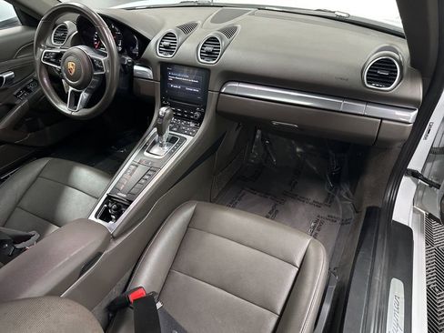 Used 2019 Porsche 718 Cayman RWD image 12