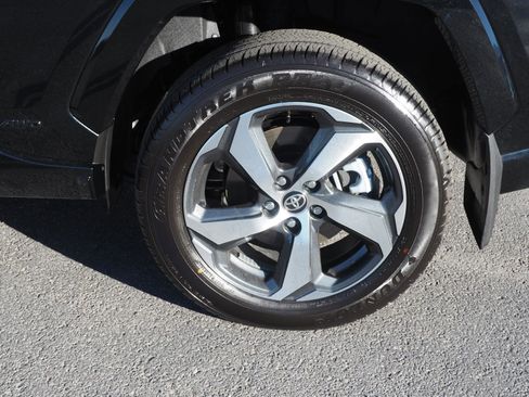 Used 2025 Toyota RAV4 SE image 7