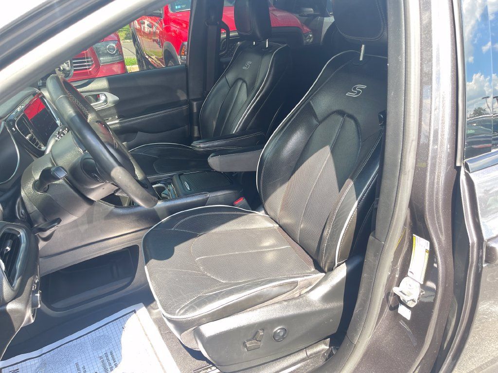 Used 2022 Chrysler Pacifica Limited w/ S Appearance Package FWD image 15