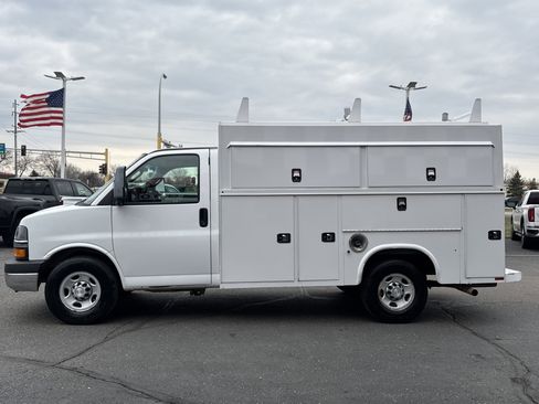 Used 2016 Chevrolet Express 3500 image 4