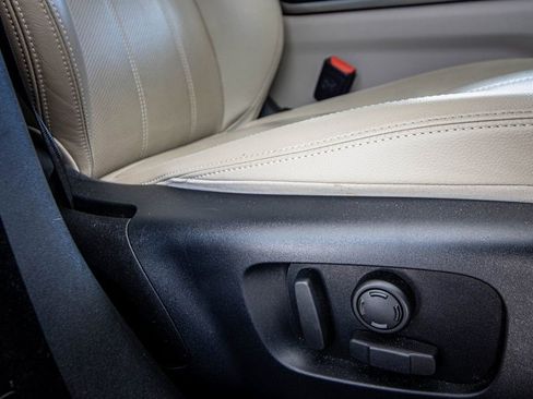 Used 2020 Land Rover Range Rover Velar S image 41