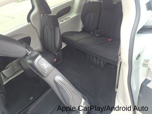 Used 2023 Chrysler Voyager LX image 27