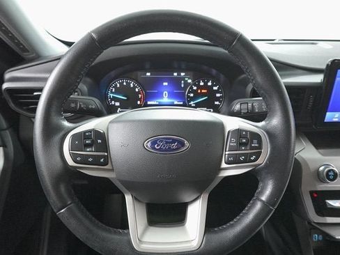 Used 2022 Ford Explorer XLT image 13