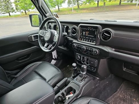 Used 2023 Jeep Wrangler Unlimited Sahara w/ Cold Weather Group AWD/4WD image 15