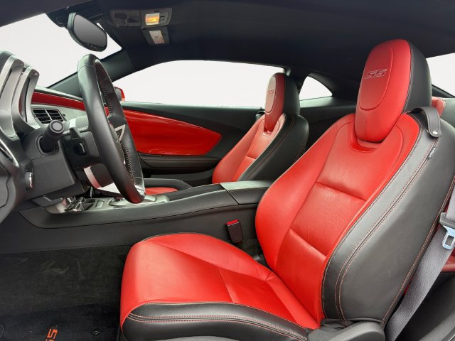 Used 2010 Chevrolet Camaro SS w/ RS Package RWD image 9