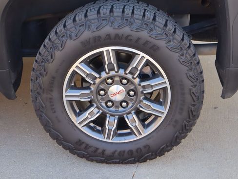 Used 2024 GMC Sierra 1500 AT4 w/ Technology Package AWD/4WD image 30