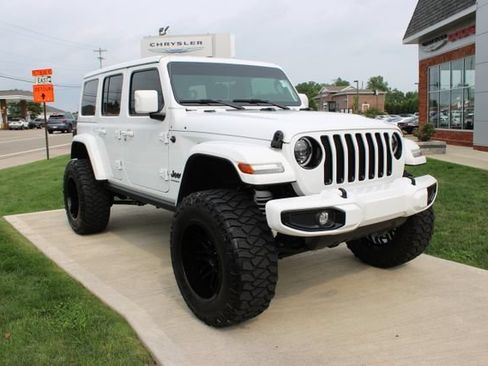 Used 2023 Jeep Wrangler Unlimited Sahara AWD/4WD image 3