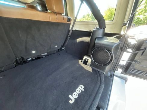 Used 2014 Jeep Wrangler Unlimited Sahara w/ Max Tow Package AWD/4WD image 29